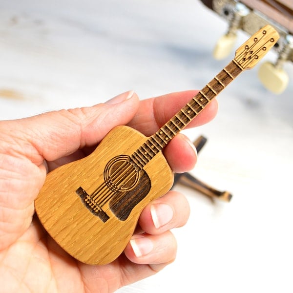 Guitarrita⢠Wooden Guitar Pick Box